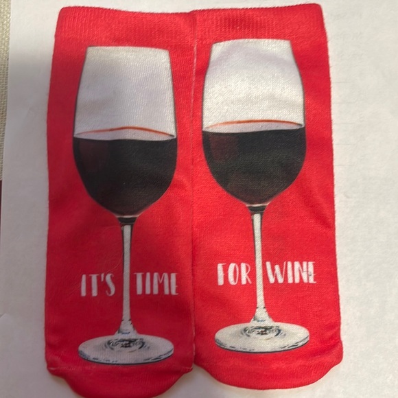 2 BNWOT It’s Time for Wine socks - Picture 1 of 2